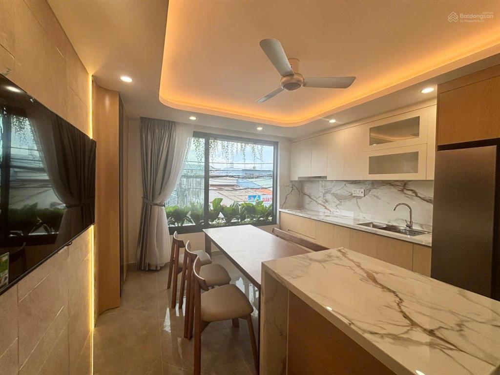 Nhà có thang máy 450kg, mặt tiền đường thạnh lộc 31