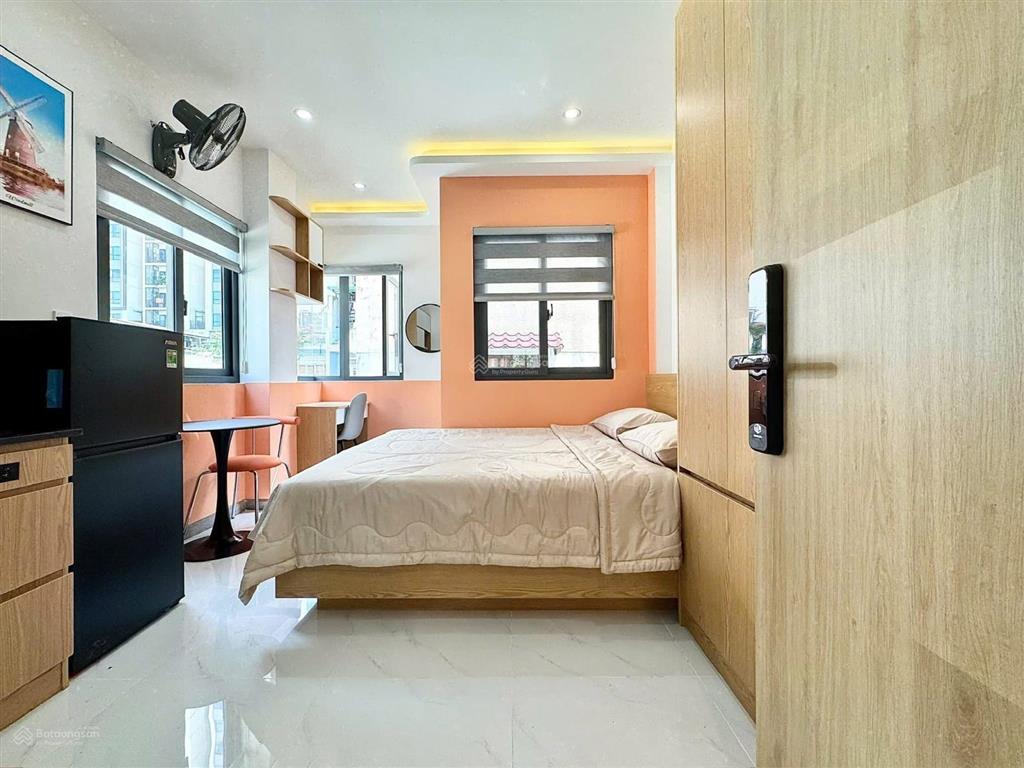 Toà ccmn trần thái tông, 72m2*8t tm, 17pkk, dt 1.3tỷ/năm, 50m oto tránh, ngõ thông, thang máy, pccc