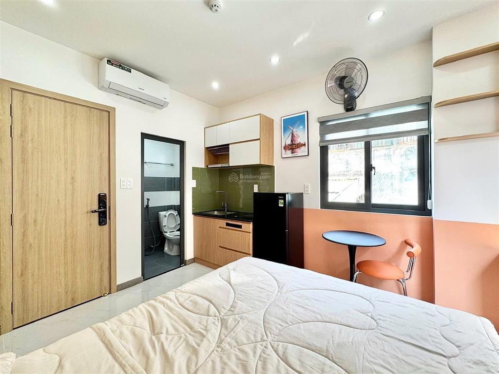 Toà ccmn trần thái tông, 72m2*8t tm, 17pkk, dt 1.3tỷ/năm, 50m oto tránh, ngõ thông, thang máy, pccc