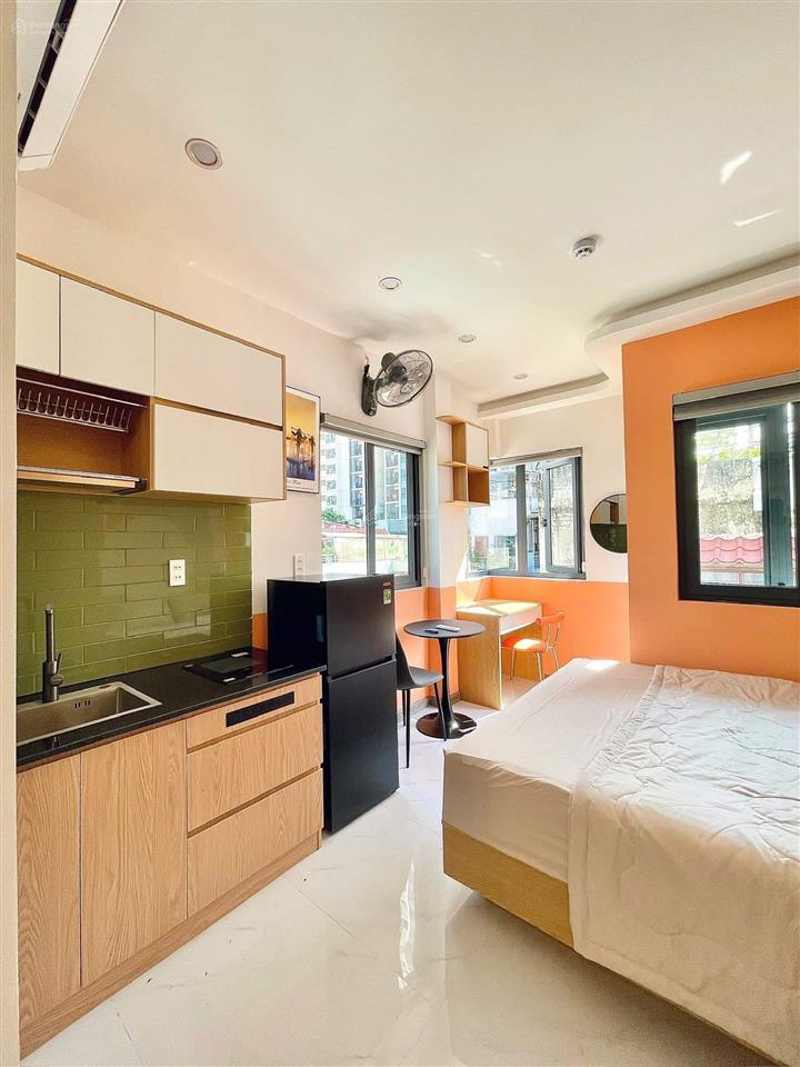 Toà ccmn trần thái tông, 72m2*8t tm, 17pkk, dt 1.3tỷ/năm, 50m oto tránh, ngõ thông, thang máy, pccc