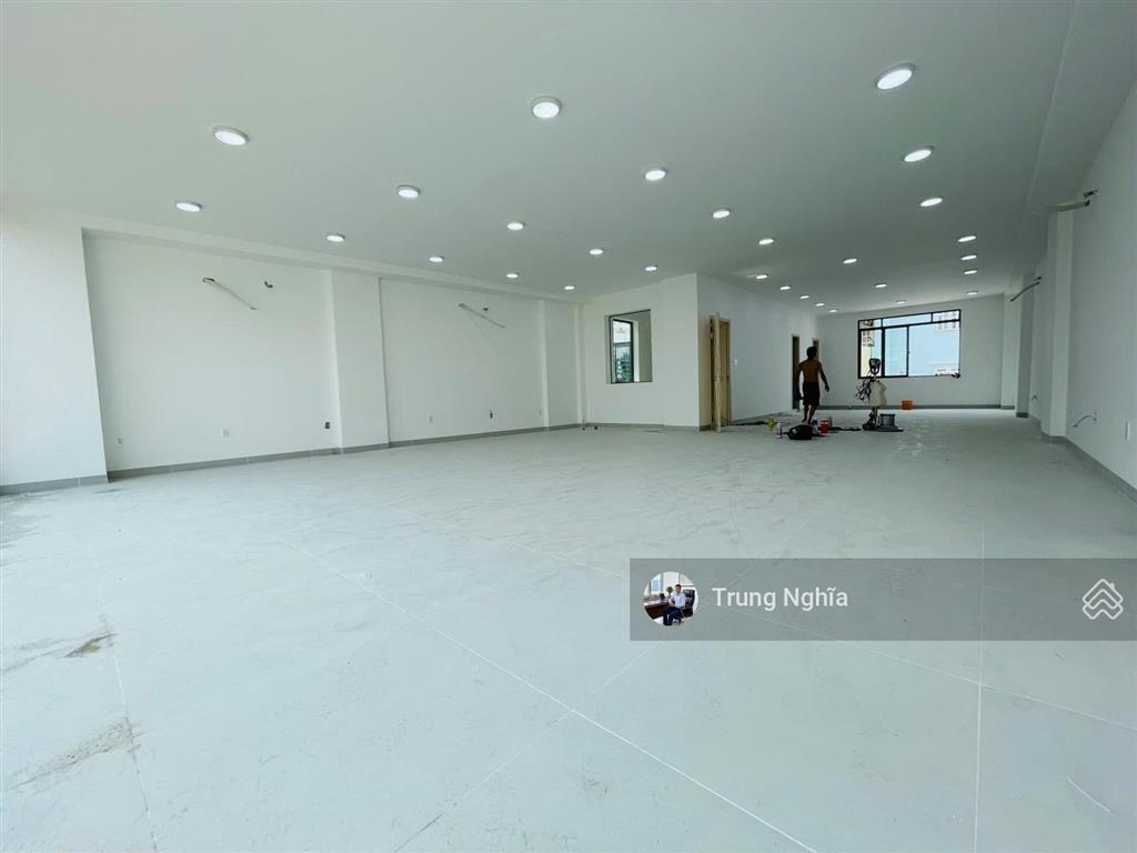 Tòa nhà khu k300 diện tích 12x20m hầm 4 tầng cho thuê