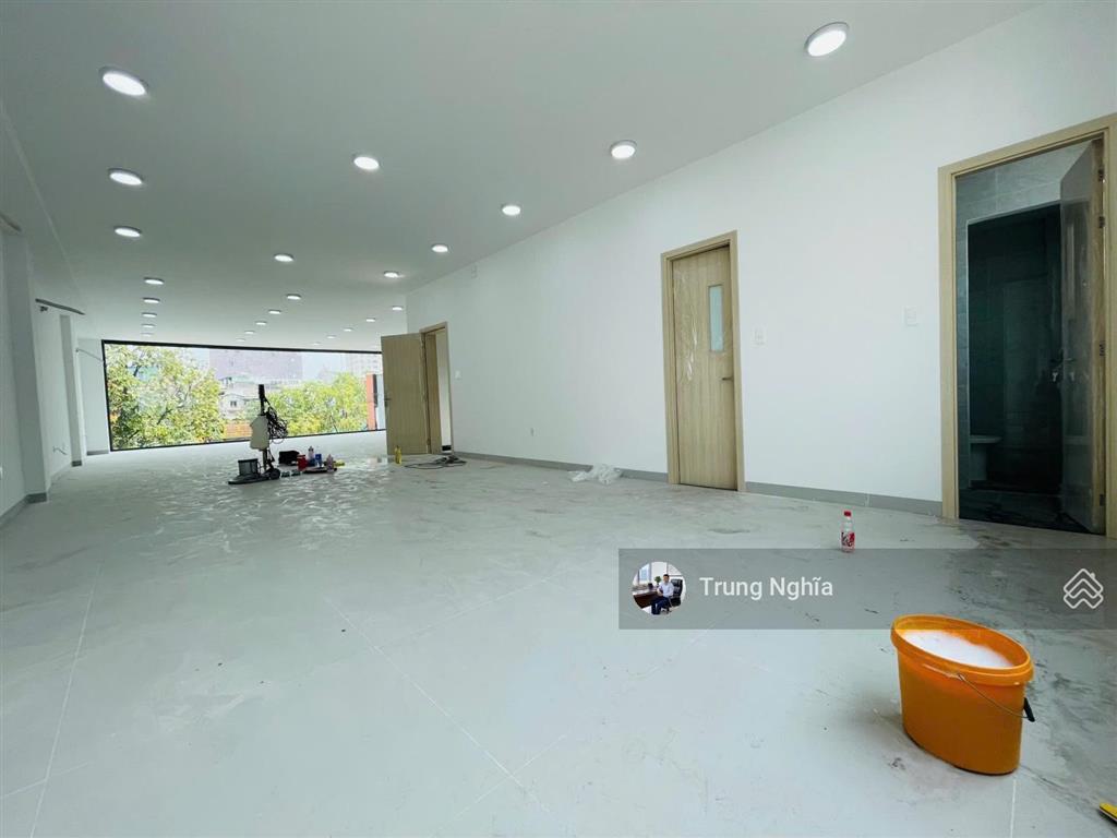 Tòa nhà khu k300 diện tích 12x20m hầm 4 tầng cho thuê
