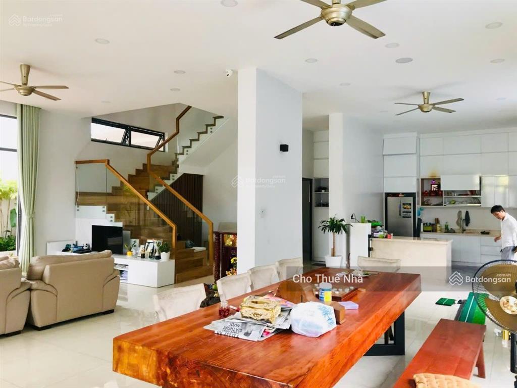 Villa khu sân bay 13x20m, trệt 2 lầu có sân vườn, cho thuê