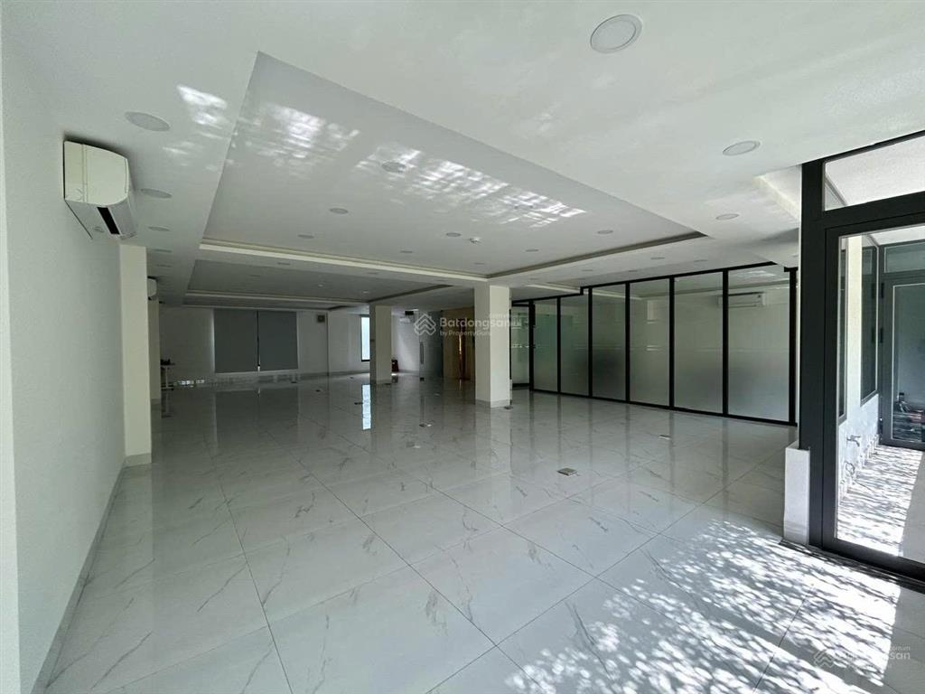Nhà đường trương quốc dung diện tích 10x20m hầm 3 tầng cho thuê