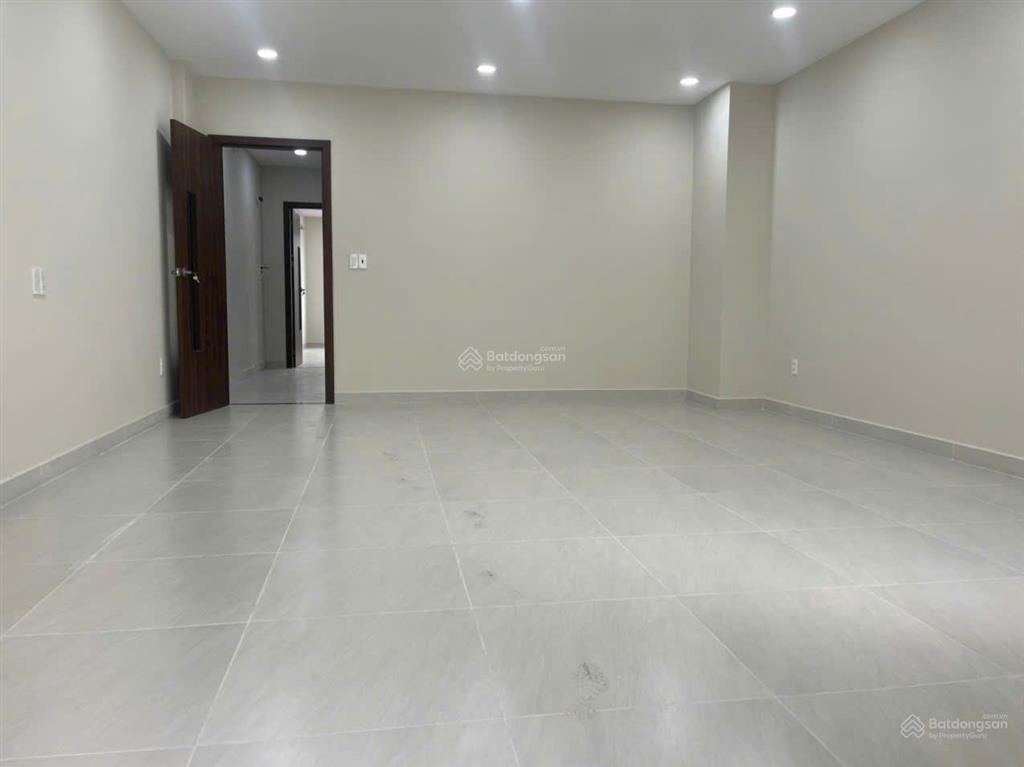 Nhà đường hoàng hoa thám, diện tích 5x20m, 1 hầm nổi, 1 trệt, 3 lầu cho thuê