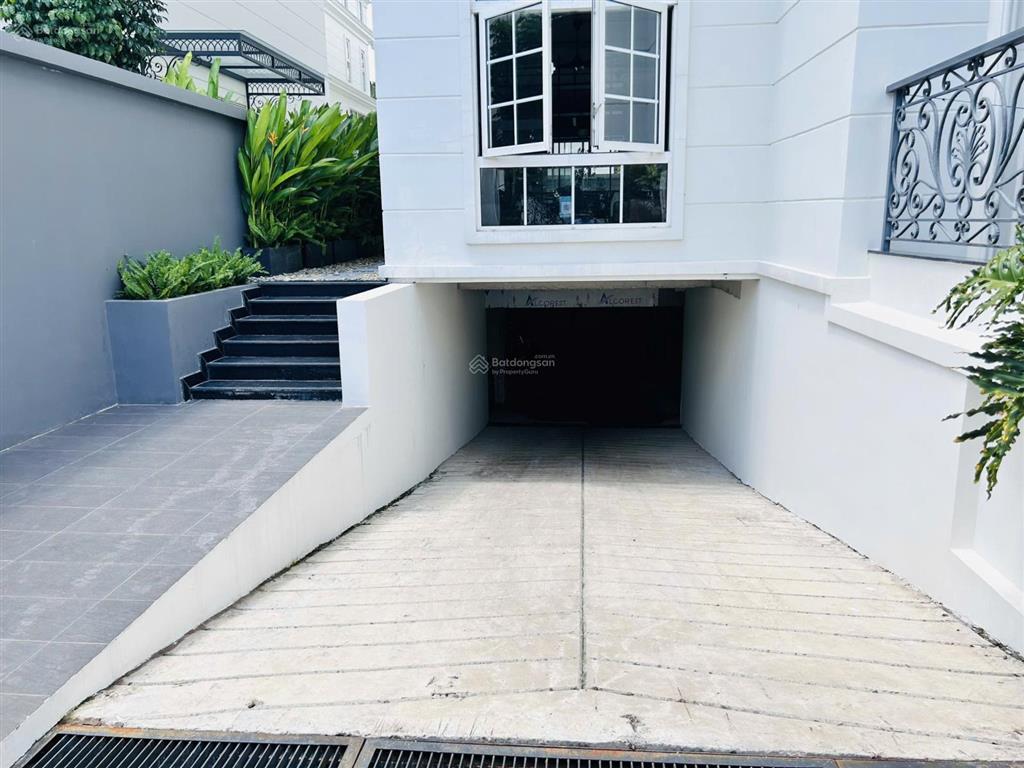 Nhà khu cách mạng tháng 8 diện tích 9x17m hầm trệt 3 lầu cho thuê