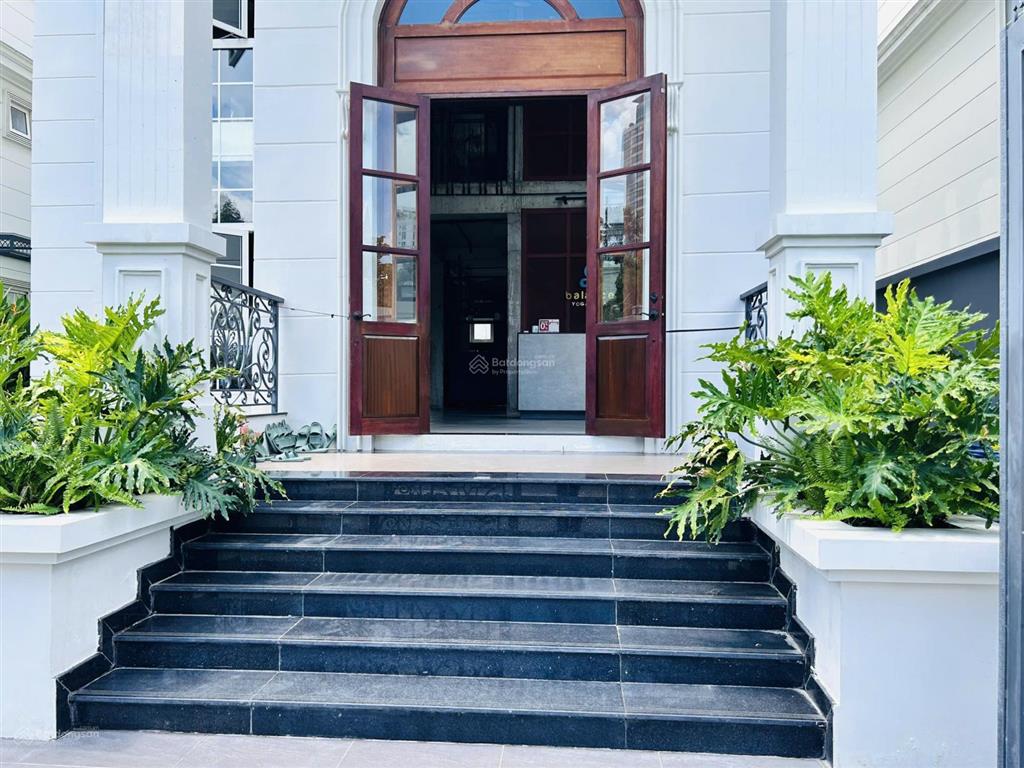 Nhà khu cách mạng tháng 8 diện tích 9x17m hầm trệt 3 lầu cho thuê