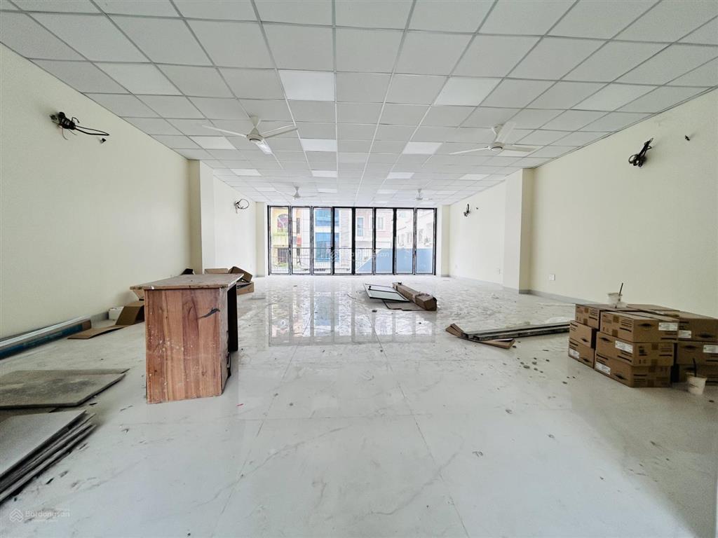 Cho thuê nhà đường hoàng hoa thám, dt 8x20m 1 hầm 1 trệt 4 lầu