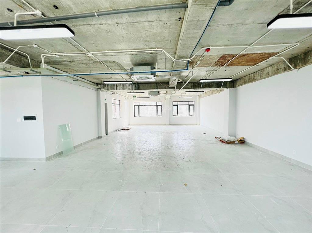 Cho thuê nhà đường trường chinh, dt 7x20m, 1 hầm, 1 trệt, 3 lầu