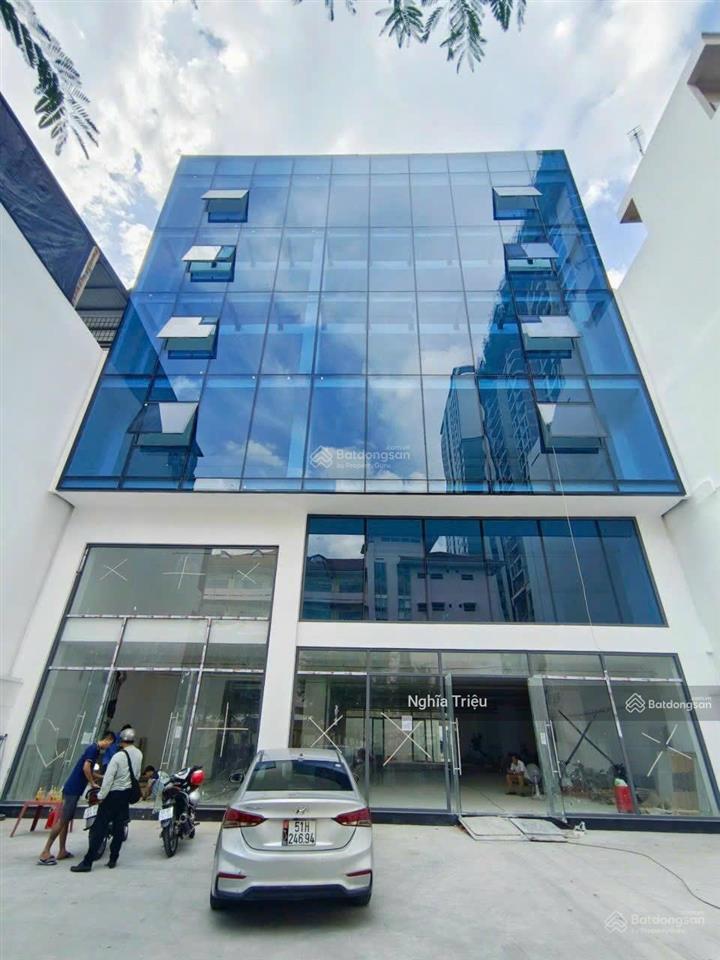 Cho thuê tòa nhà khu thảo điền 15x30m trệt 4 lầu, trống suốt