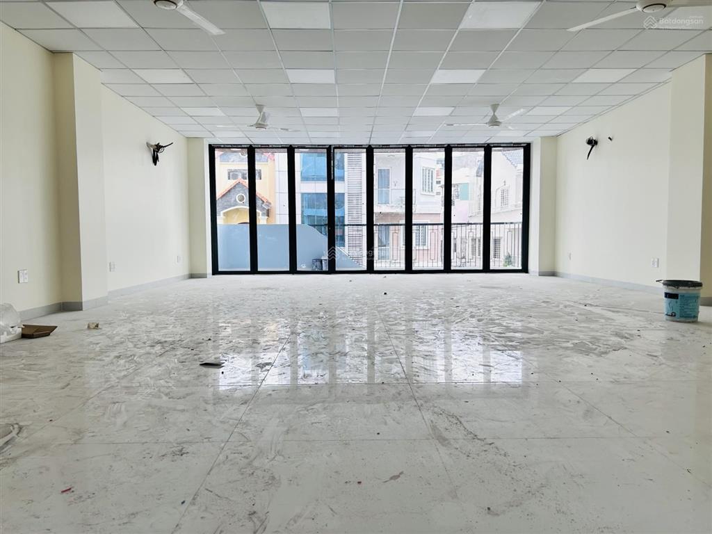 Cho thuê nhà đường nguyễn trọng tuyển, dt 8x20m 1 hầm 1 trệt 4 lầu