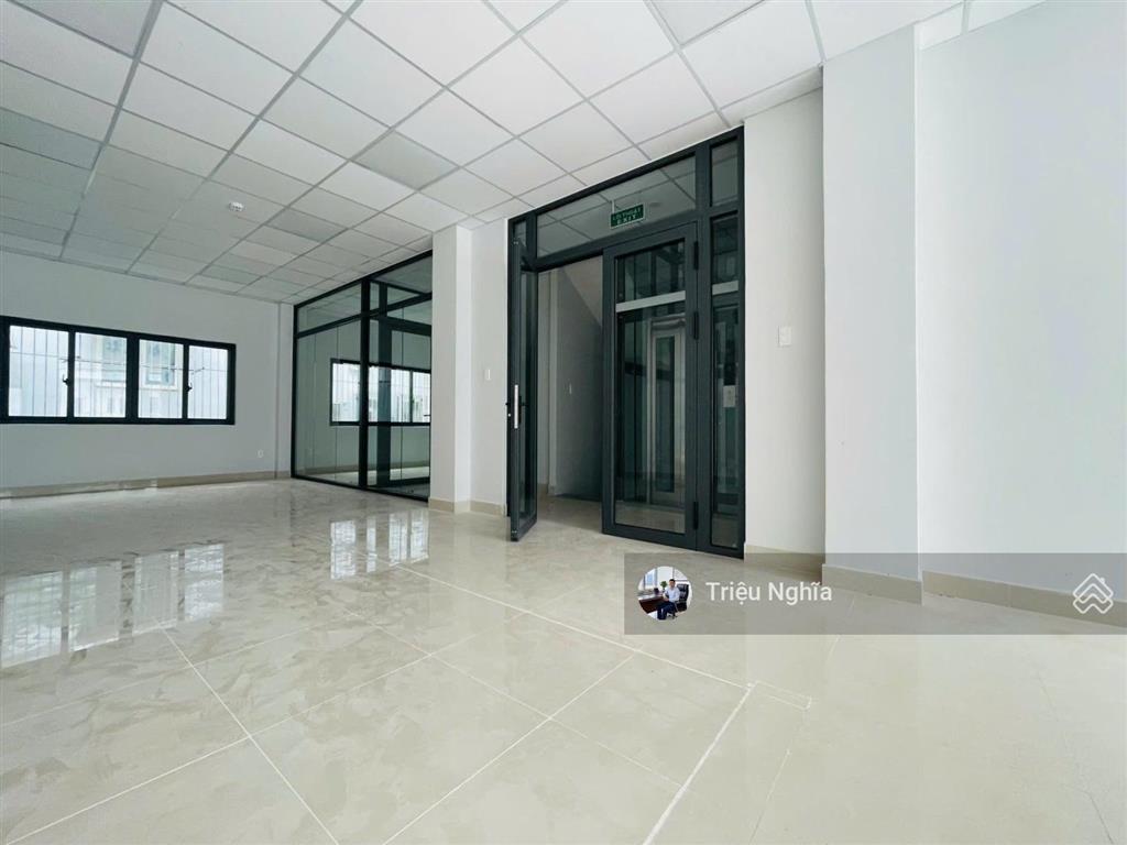 Nhà đường trường sơn, diện tích 10x20m, hầm, trệt, 3 lầu, cho thuê