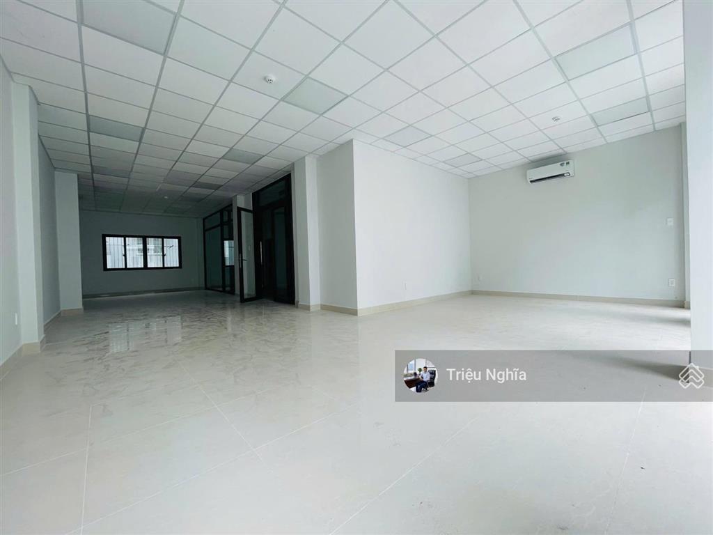 Nhà đường trường sơn, diện tích 10x20m, hầm, trệt, 3 lầu, cho thuê