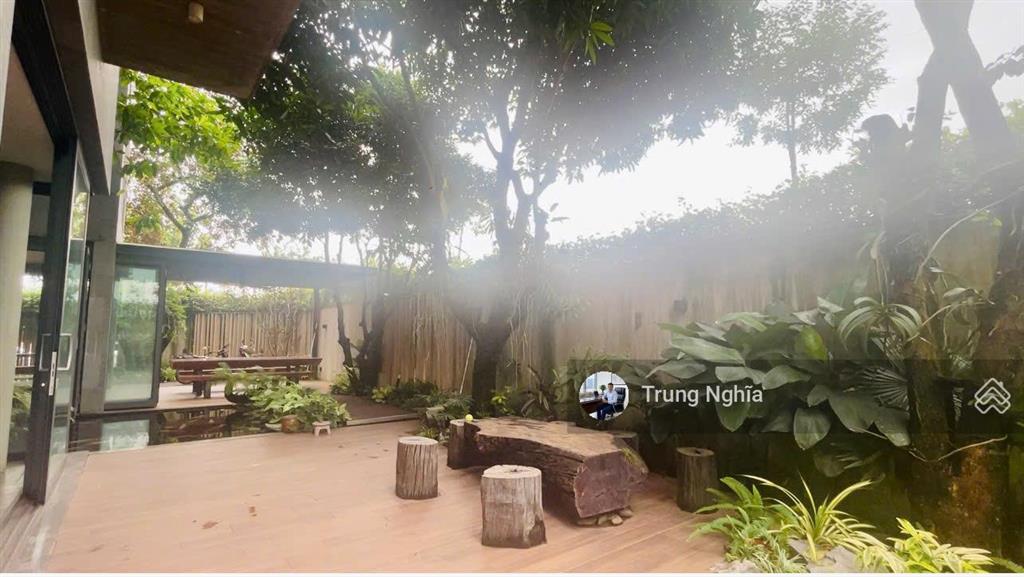 Căn biệt thự góc 2 mặt tiền được xây để ở, nay mới quyết định bán cách sân bay qt long thành 7km