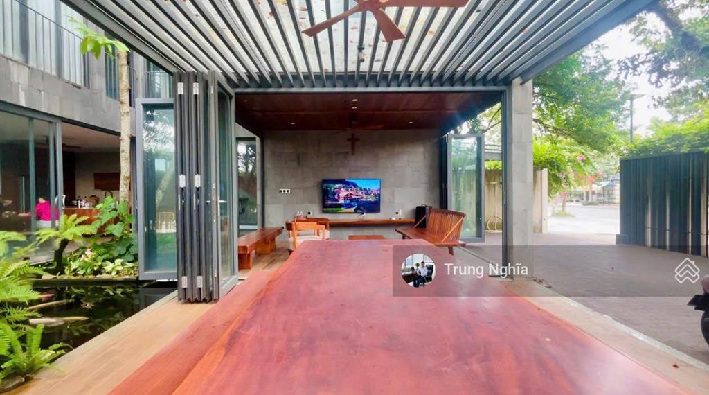 Căn biệt thự góc 2 mặt tiền được xây để ở, nay mới quyết định bán cách sân bay qt long thành 7km