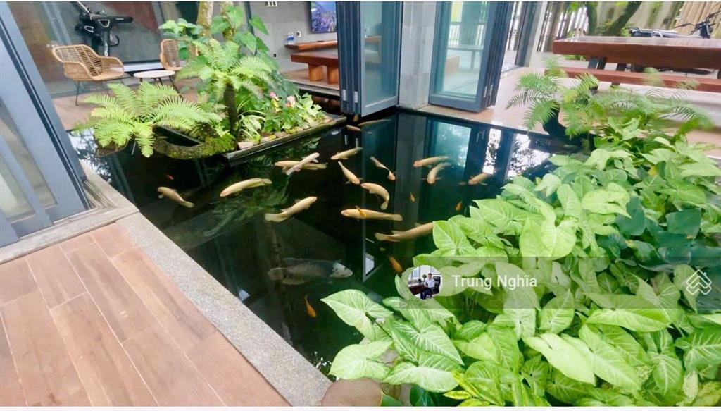 Căn biệt thự góc 2 mặt tiền được xây để ở, nay mới quyết định bán cách sân bay qt long thành 7km