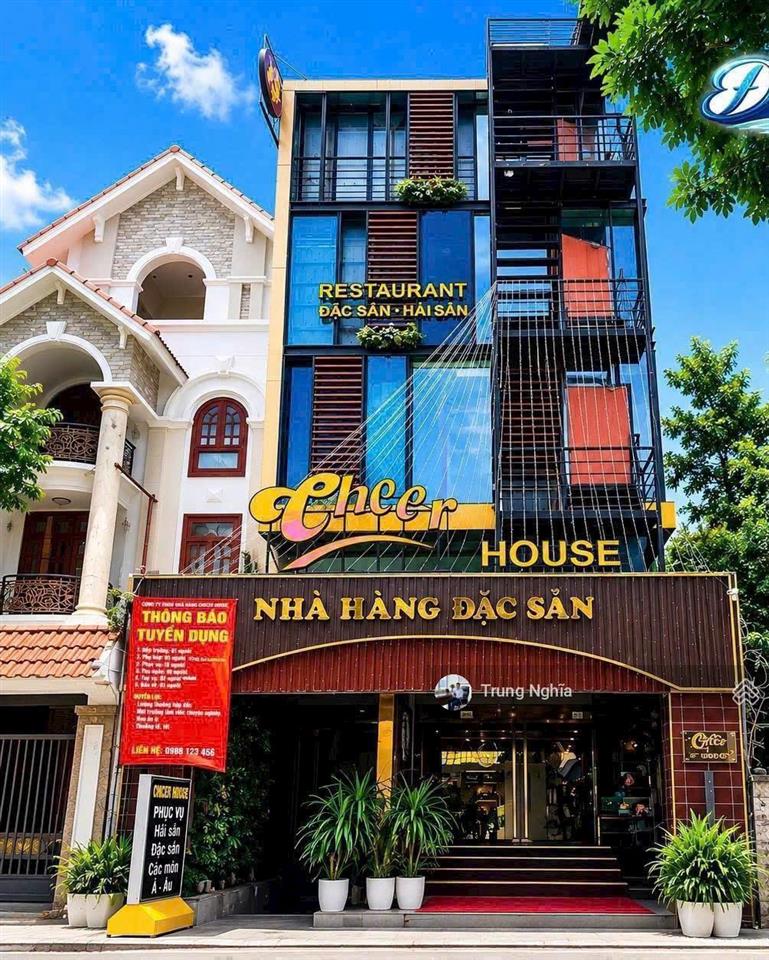 Tòa nhà mặt tiền đường phan xích long. diện tích 8x18m, hầm 4 tầng cho thuê