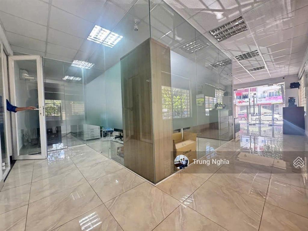 Tòa nhà mặt tiền đường phan xích long diện tích 8x18m hầm 4 tầng cho thuê