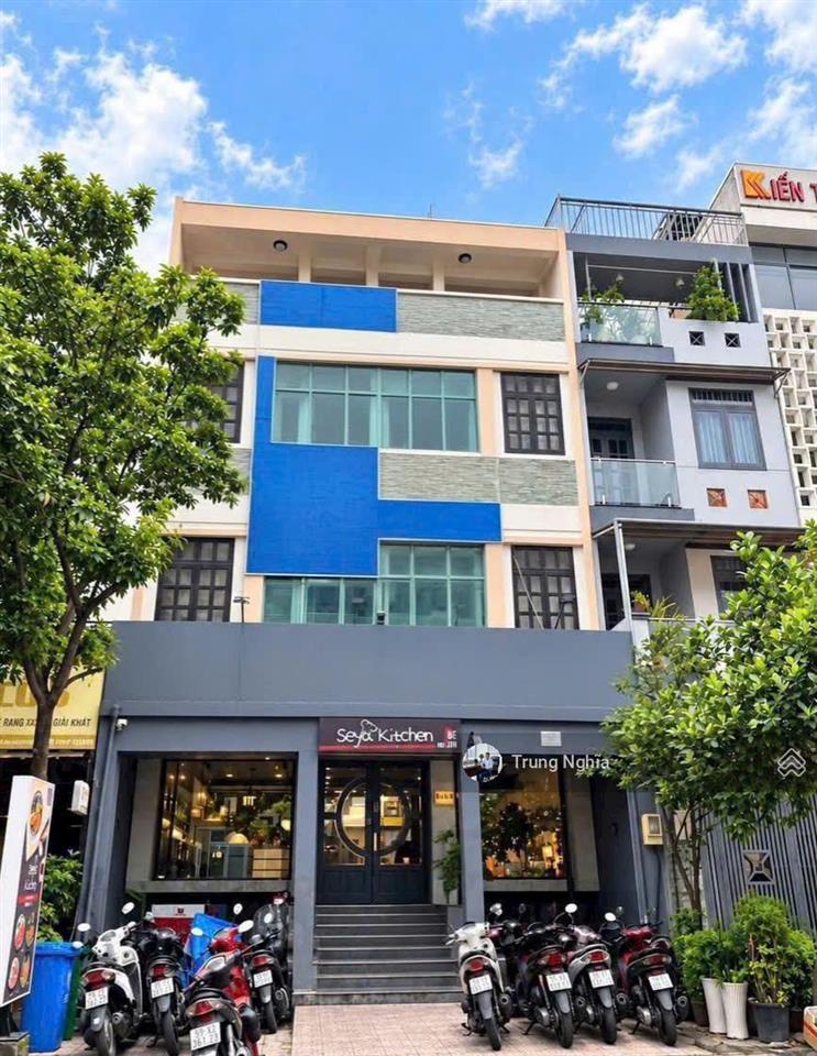 Tòa nhà mặt tiền đường phan xích long diện tích 8x18m hầm 4 tầng cho thuê