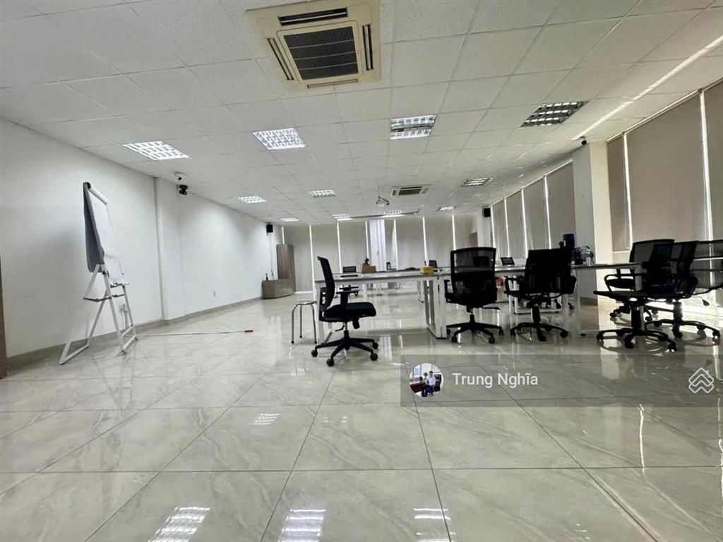 Tòa nhà mặt tiền đường phan xích long diện tích 8x18m hầm 4 tầng cho thuê