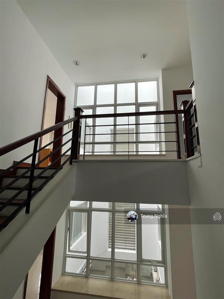 Nhà đường nguyễn trọng tuyển diện tích 8x16m trệt 3 lầu cho thuê
