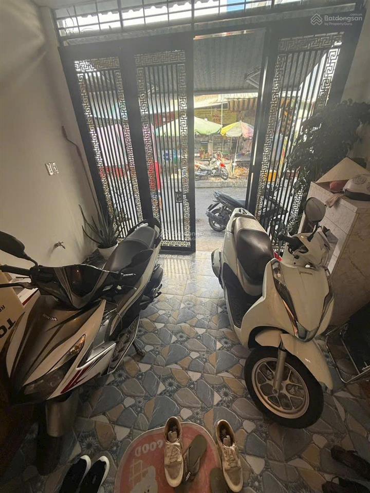 Nhà hẽm xe hơi quay đầu , gần công viên bùi minh trực , thpt tạ quang bửu, chợ bùi minh trực.