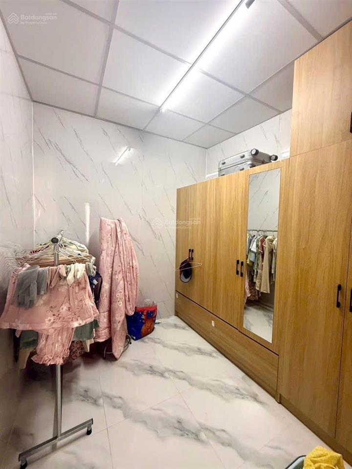 Nhà hẽm xe hơi quay đầu , gần công viên bùi minh trực , thpt tạ quang bửu, chợ bùi minh trực.