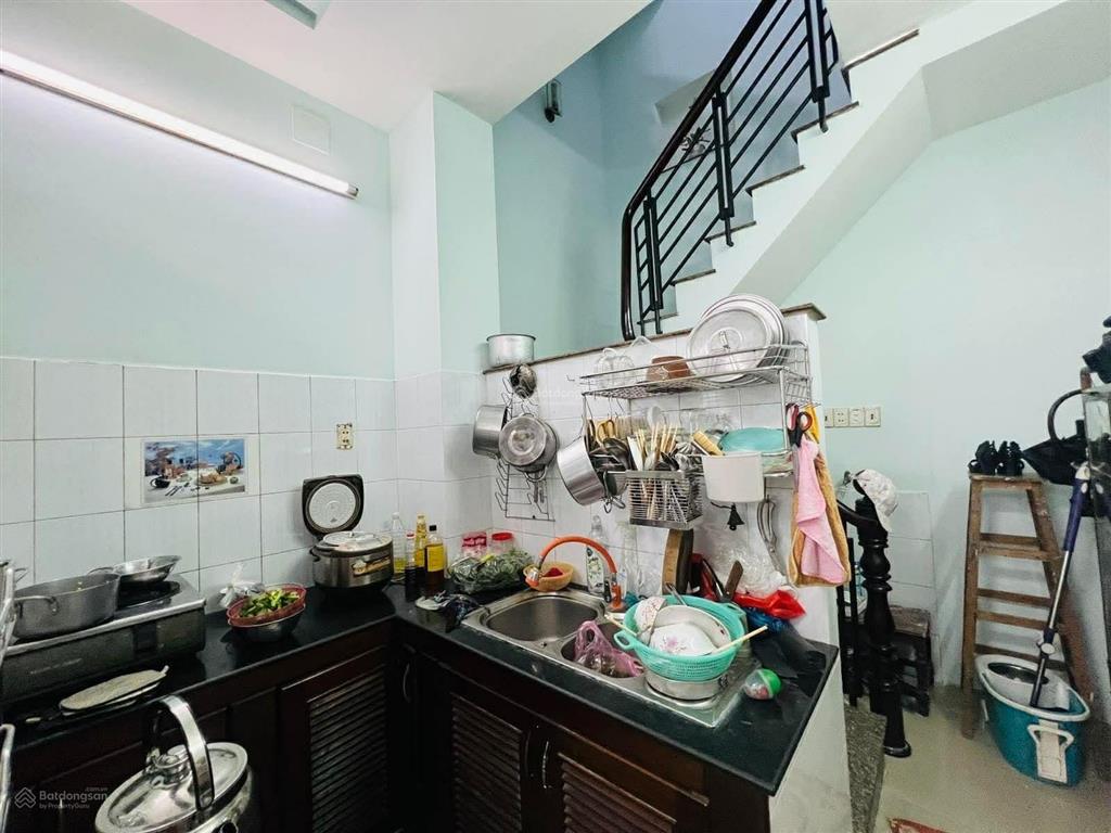 Bến chương dương  quận 1  4 tầng btct sát hẻm xe hơi  chỉ 5.5 tỷ còn thương lượng.