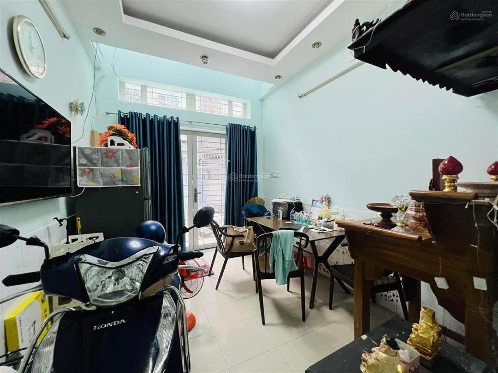 Bến chương dương  quận 1  4 tầng btct sát hẻm xe hơi  chỉ 5.5 tỷ còn thương lượng.