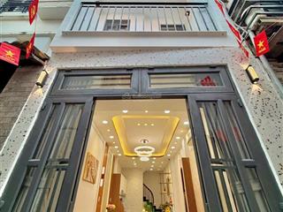 Siêu phẩm phú nhuận  hoàng văn thụ 4 tầng 3x10m  giá 6.75 tỷ tl  shr, hoàn công a4 đầy đủ.