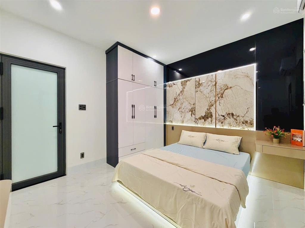 Siêu phẩm nhà phố 4 lầu  sát emart gò vấp  hxh thông, ô tô ngủ trong nhà. giá cực tốt 7 tỷ 890