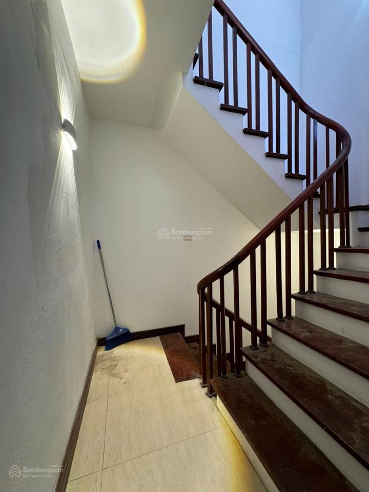 Hàng hiếm mới xây ngõ thông hoàng hoa thám 30m2 5 tầng mặt tiền 3.5m, giá chỉ 6.8 tỷ