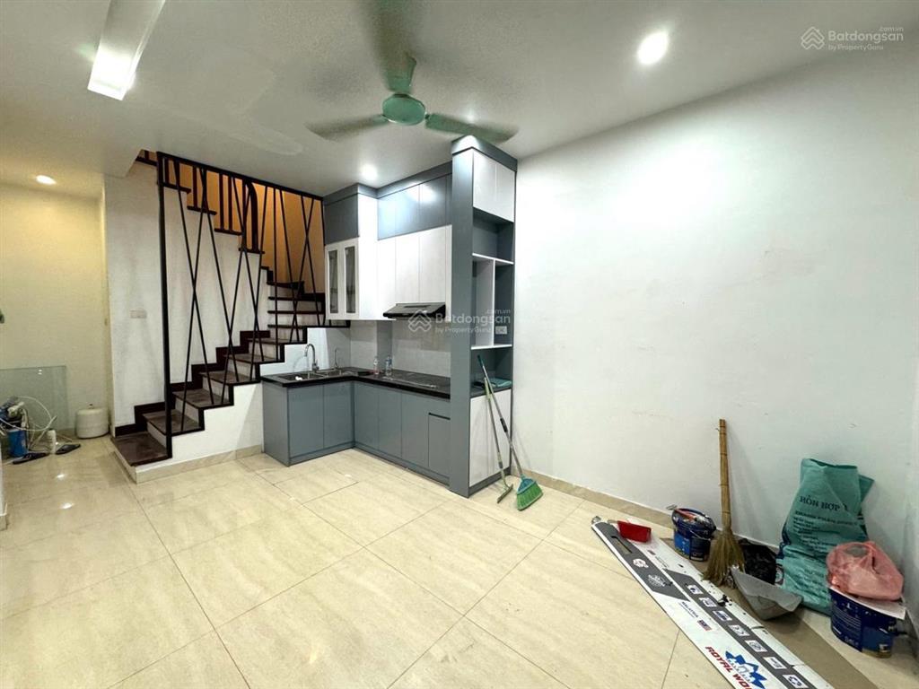 Hàng hiếm mới xây ngõ thông hoàng hoa thám 30m2 5 tầng mặt tiền 3.5m, giá chỉ 6.8 tỷ