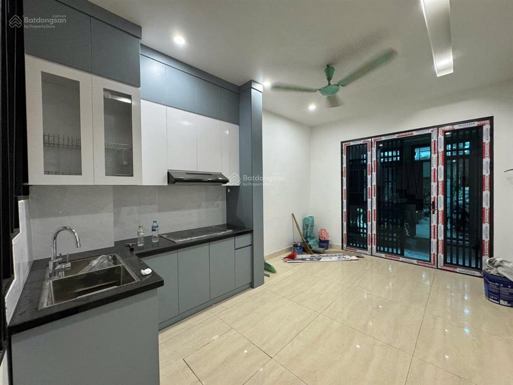 Hàng hiếm mới xây ngõ thông hoàng hoa thám 30m2 5 tầng mặt tiền 3.5m, giá chỉ 6.8 tỷ