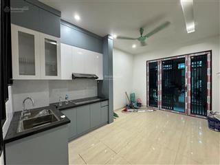 Hàng hiếm mới xây ngõ thông hoàng hoa thám 30m 5 tầng mặt tiền 3.5m giá chỉ 6.8tỷ