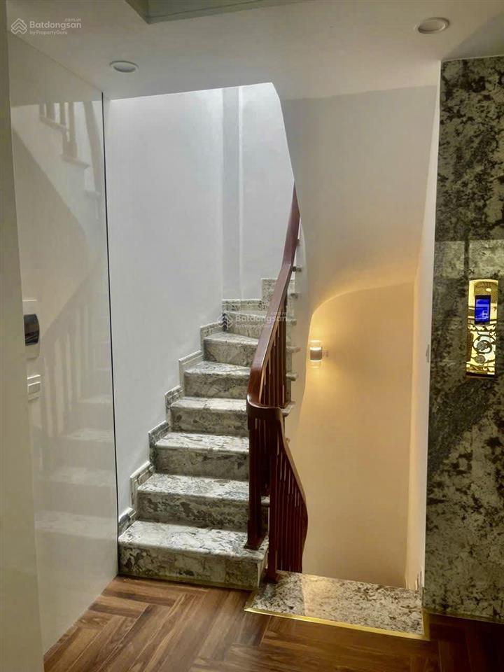 Nhà đẹp kim ngưu 6 tầng thang máy 42m mặt tiền 6m5 ngõ rộng vf3 vào được nhà giá chỉ 13.5 tỷ
