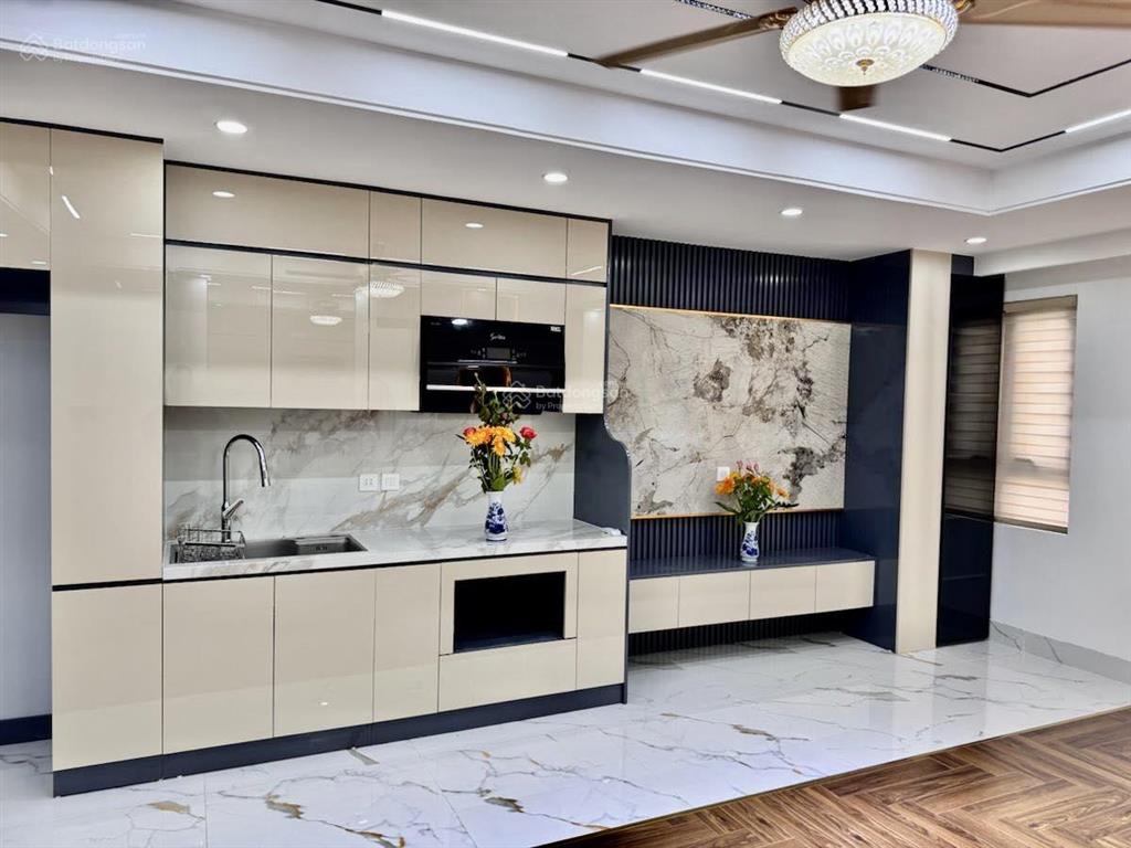 Nhà đẹp kim ngưu 6 tầng thang máy 42m mặt tiền 6m5 ngõ rộng vf3 vào được nhà giá chỉ 13.5 tỷ