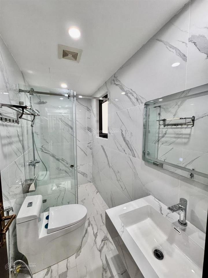 Nhà đẹp kim ngưu 6 tầng thang máy 42m mặt tiền 6m5 ngõ rộng vf3 vào được nhà giá chỉ 13.5 tỷ