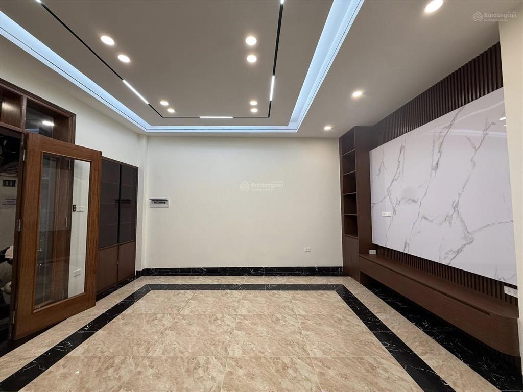 Hàng hiếm 6 tầng thang máy trần khát chân đoạn phố huế 25m ngõ rộng thoáng giá chỉ 7,5 tỷ