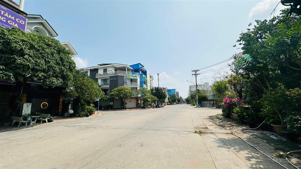 Bán đất mặt tiền kinh doanh trung tâm hành chính dĩ an ngay trường quốc tế việt anh  110m2