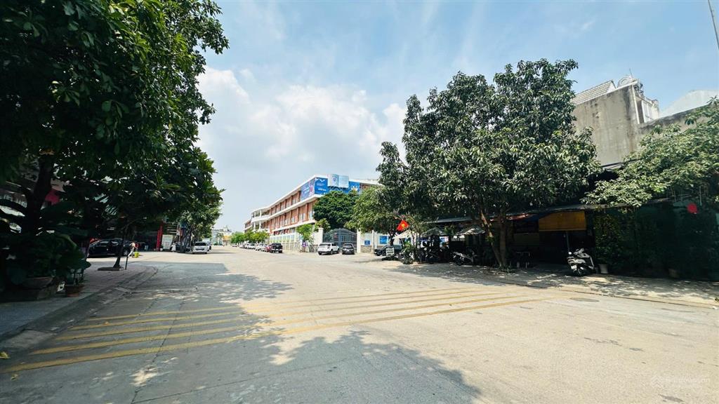 Bán đất mặt tiền kinh doanh trung tâm hành chính dĩ an ngay trường quốc tế việt anh  110m2