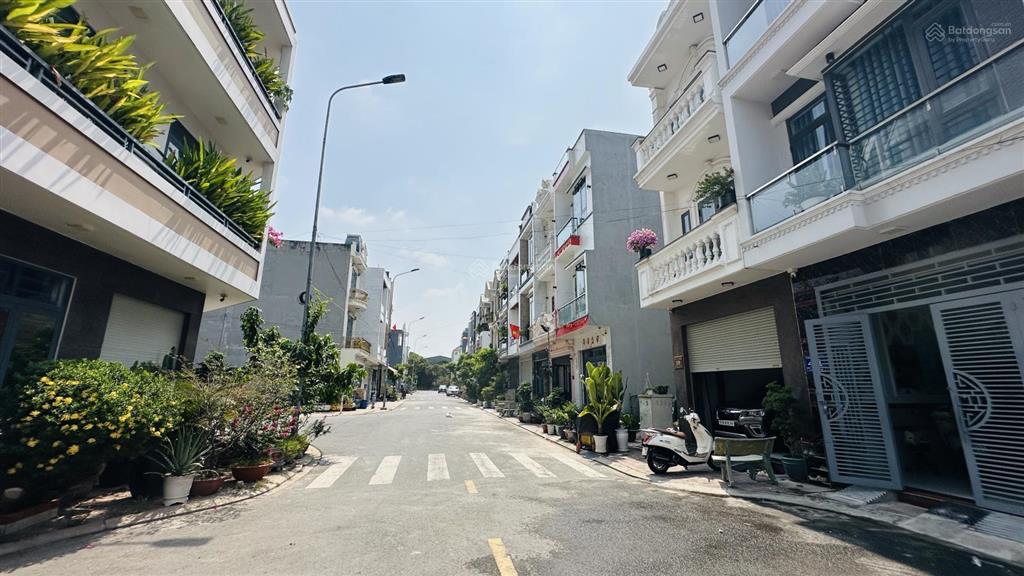 9683 bán nhà kdc 1t2l góc 2mt kế công viên cực thoáng  gần vincom dĩ an  60m2  5,98 tỷ