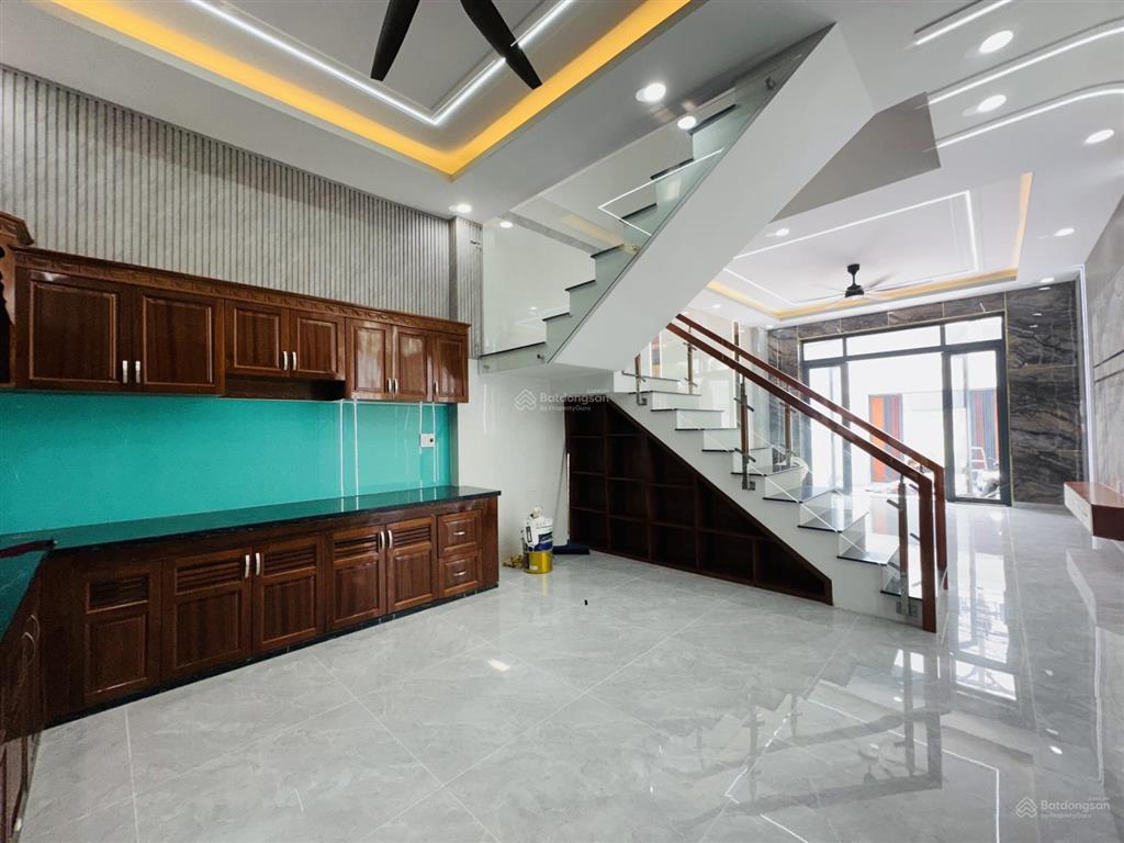 8669 bán nhà dĩ an, gần chợ dĩ an, mặt tiền kinh doanh  sổ hoàn công  3pn  93m2  7,2 tỷ