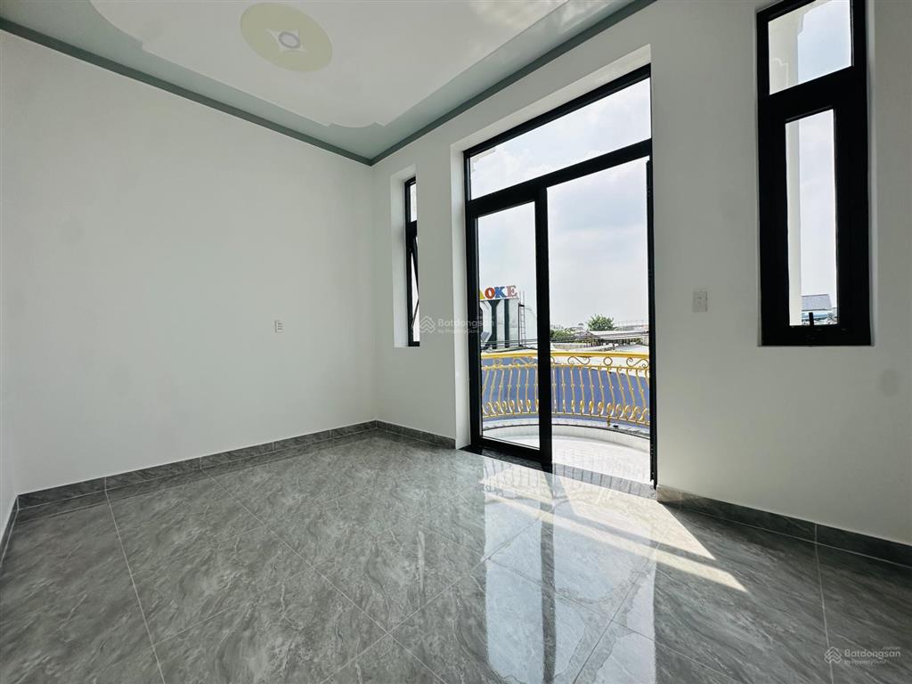 8669 bán nhà dĩ an, gần chợ dĩ an, mặt tiền kinh doanh  sổ hoàn công  3pn  93m2  7,2 tỷ