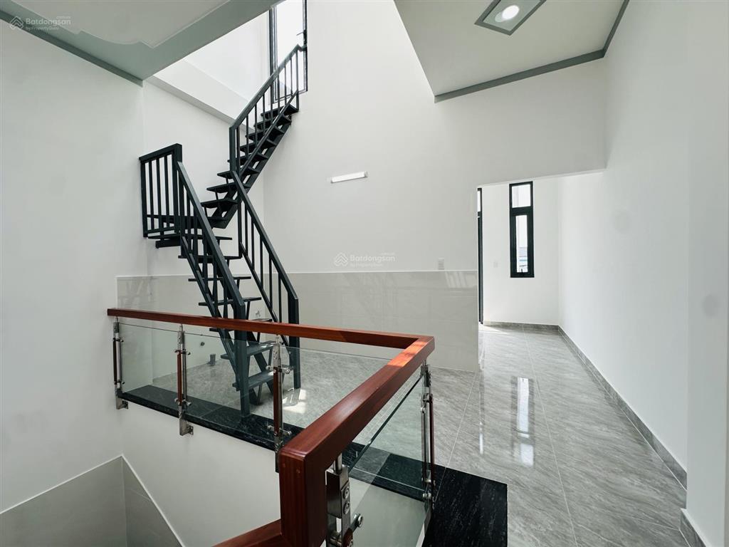 8669 bán nhà dĩ an, gần chợ dĩ an, mặt tiền kinh doanh  sổ hoàn công  3pn  93m2  7,2 tỷ