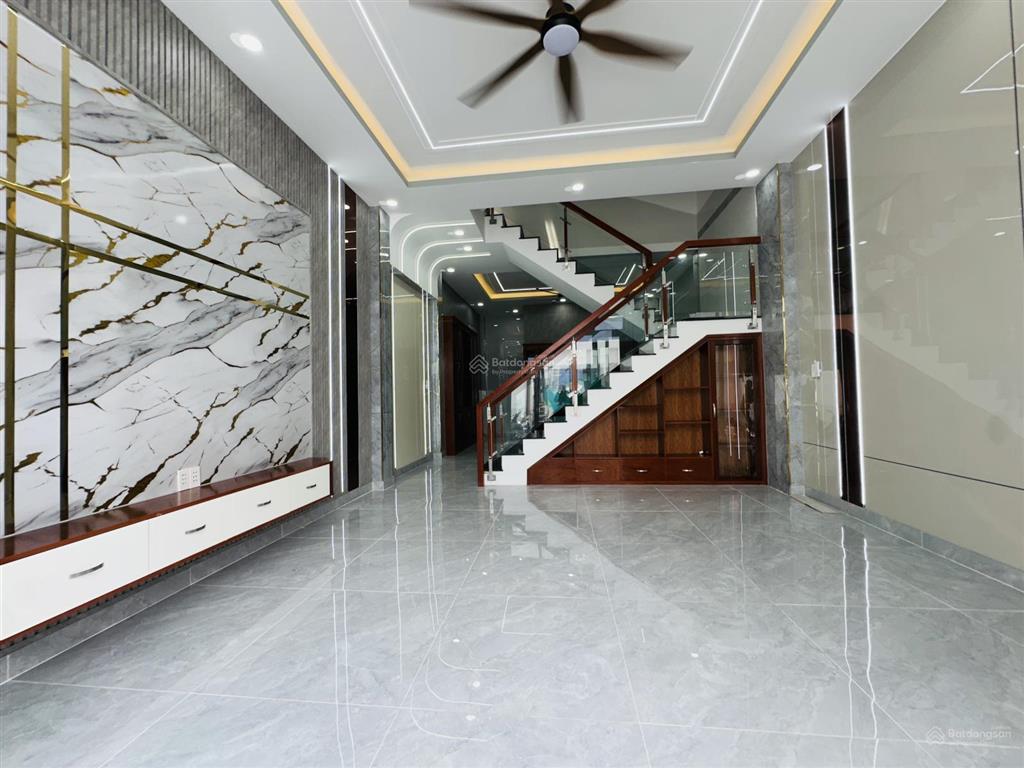 8669 bán nhà dĩ an, gần chợ dĩ an, mặt tiền kinh doanh  sổ hoàn công  3pn  93m2  7,2 tỷ