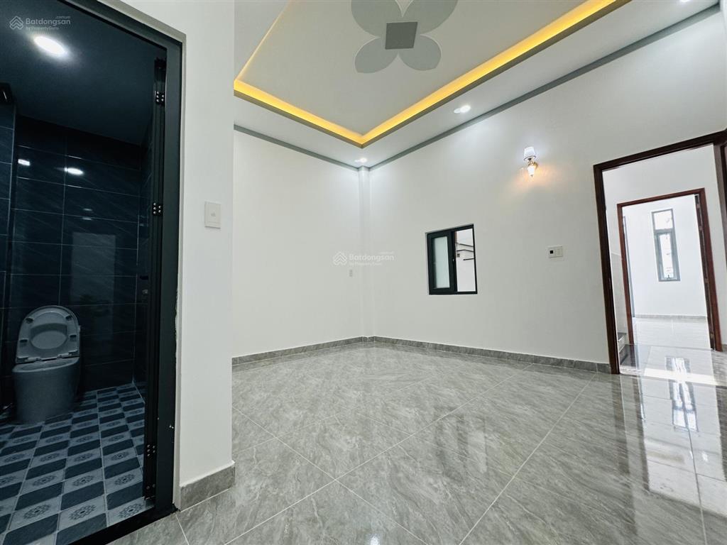 8669 bán nhà dĩ an, gần chợ dĩ an, mặt tiền kinh doanh  sổ hoàn công  3pn  93m2  7,2 tỷ