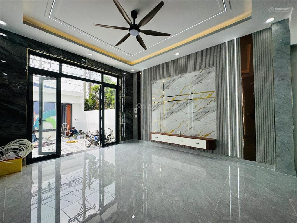 8669 bán nhà dĩ an, gần chợ dĩ an, mặt tiền kinh doanh  sổ hoàn công  3pn  93m2  7,2 tỷ