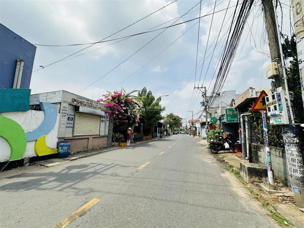 8669 bán nhà dĩ an, gần chợ dĩ an, mặt tiền kinh doanh  sổ hoàn công  3pn  93m2  7,2 tỷ