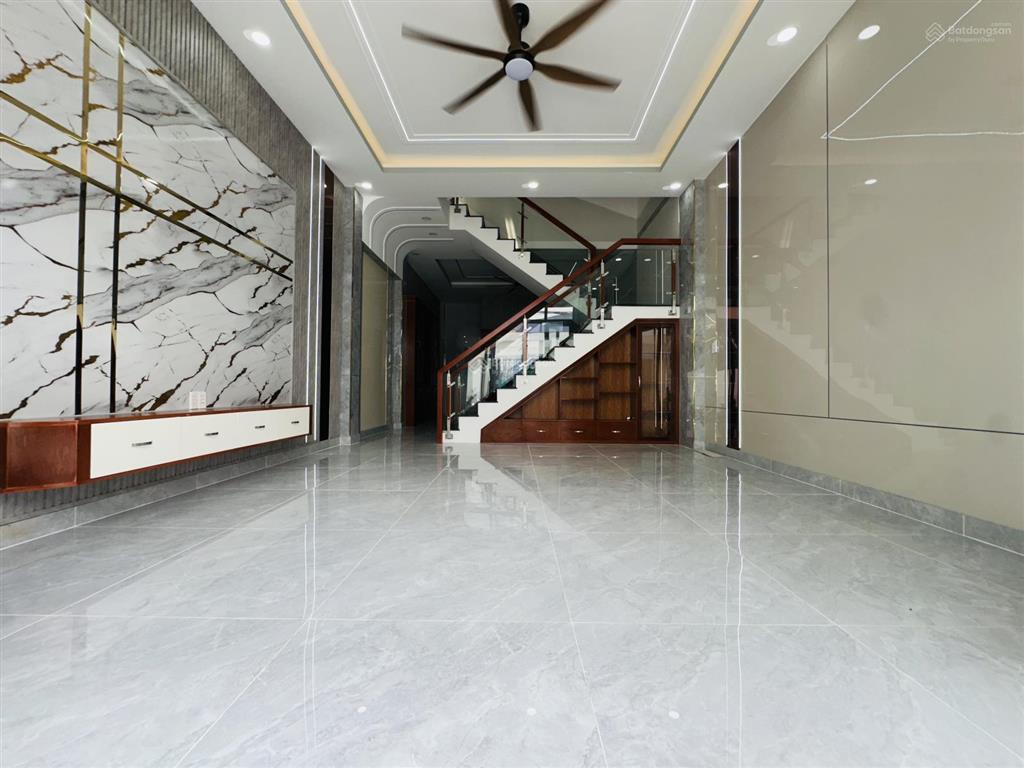 8669 bán nhà dĩ an, gần chợ dĩ an, mặt tiền kinh doanh  sổ hoàn công  3pn  93m2  7,2 tỷ